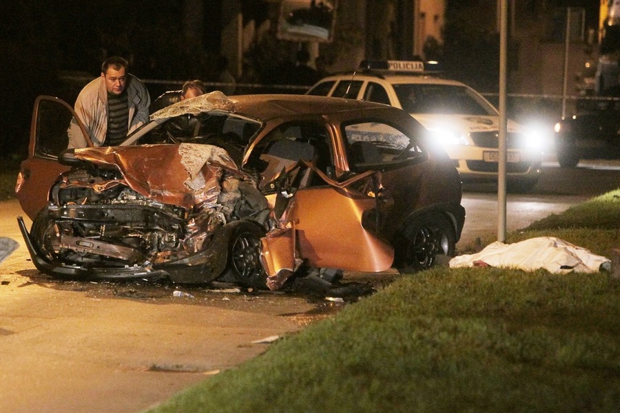 krizevci-vozac-19-opela-se-sudario-s-passatom-i-poginuo-900x600-20131039-20131002082131-e99b718c6449b8f616f3f80e840071c7