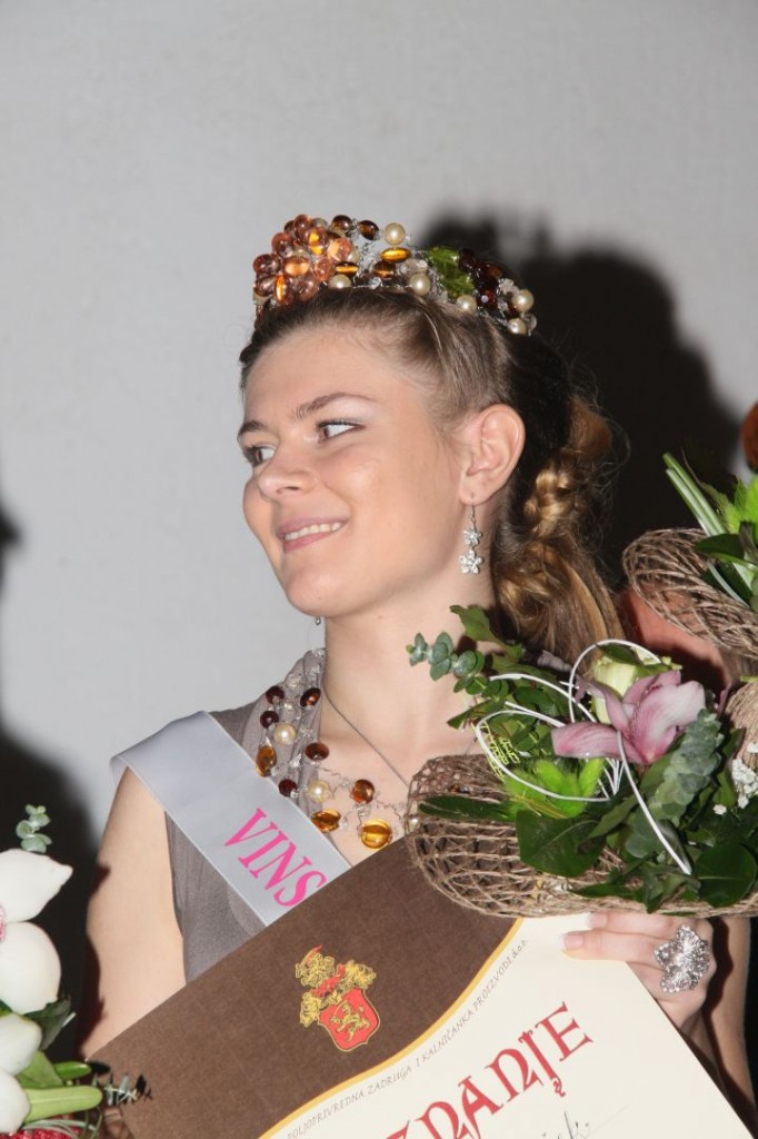 KALNIK, biranje vinske kraljice    136
