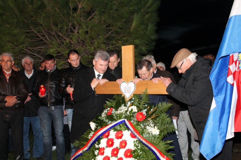 Primosten_HSS_kriz_Branko_Hrg_Stipe_Petrina_01