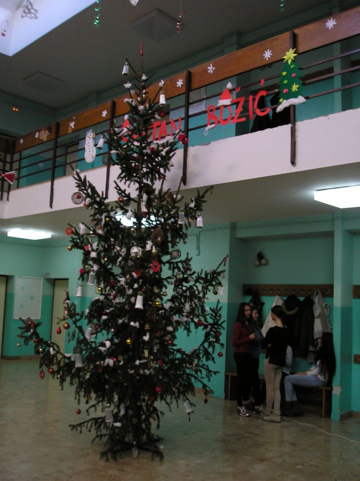 Gimnazija_palacinke_humanitarna_akcija_PC200785