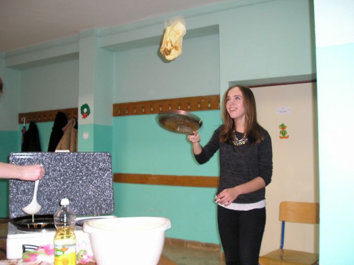 Gimnazija_palacinke_humanitarna_akcija_PC200799