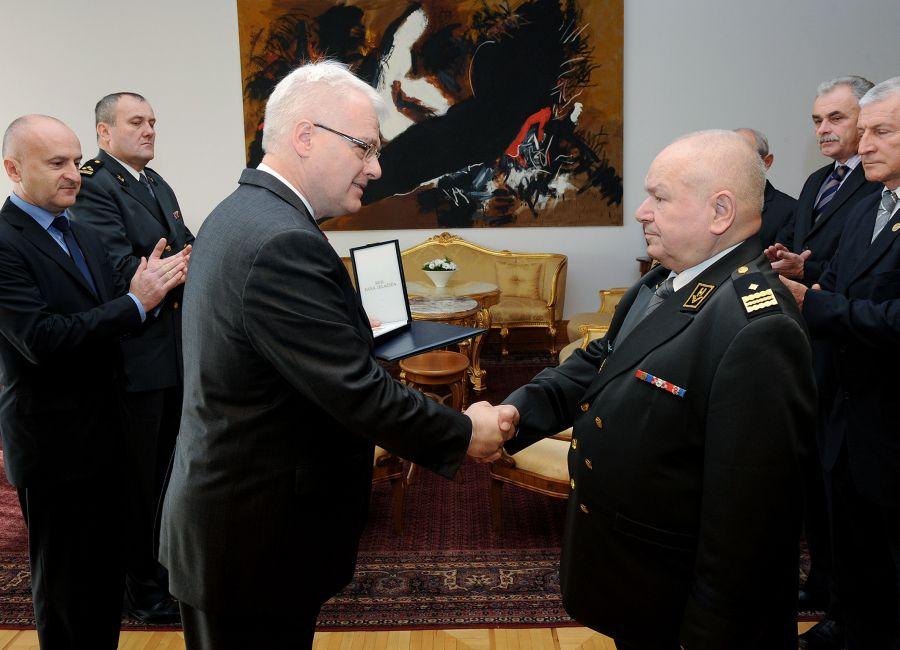 Odlikovanja_braniteljima_Predsjednik_RH_2013-11-29_Marijan_Belani_1