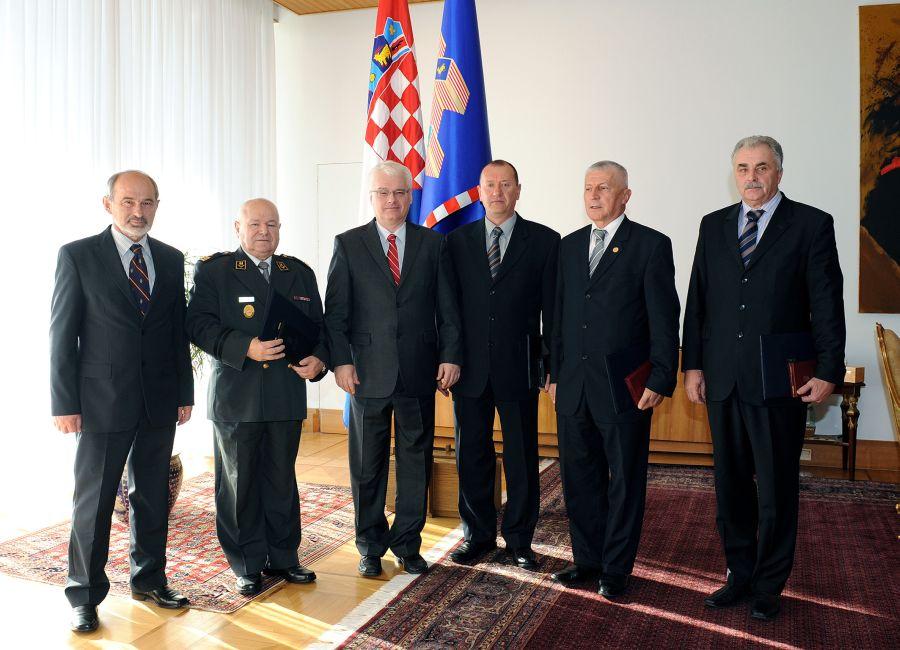 Odlikovanja_braniteljima_Predsjednik_RH_2013-11-29_Marijan_Belani_2