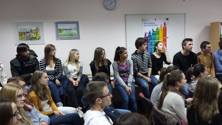 Sajam_studija_prosinac_2013_udruga_POINT_gimnazija_studenti_1
