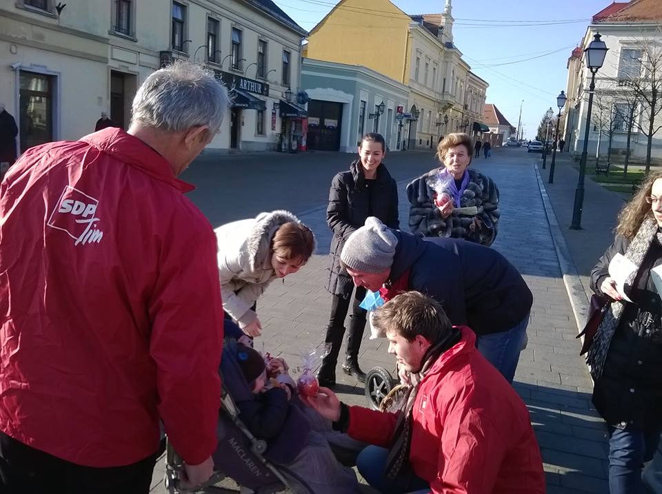 SDP_Krizevci_poklanjanje_jabuka