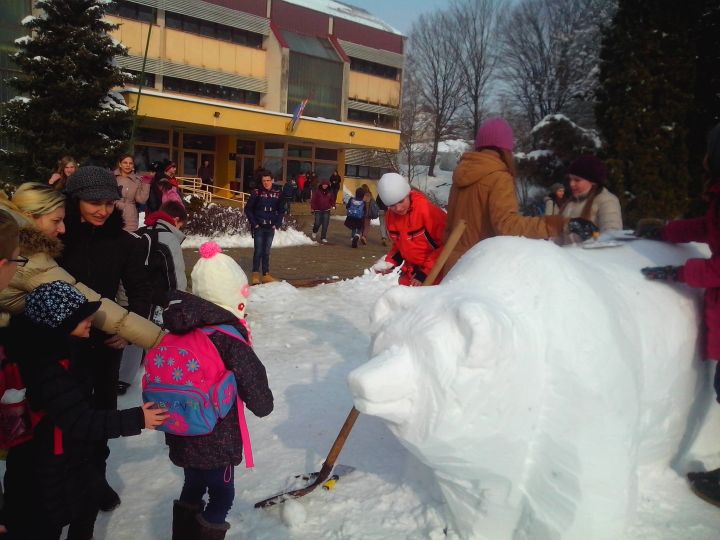 Medvjed_skulptura_snijeg_Igor_Brkic_3