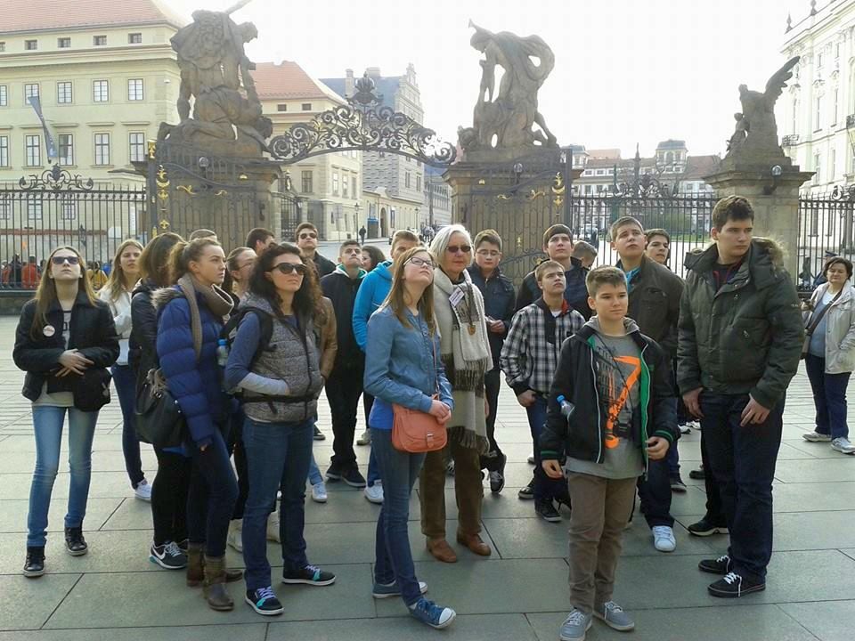 Tamburaski_orkestar_Glazbene_skole_Alberta_Strige_Igor_Kudeljnjak_Young_Prague_2014_obilazak