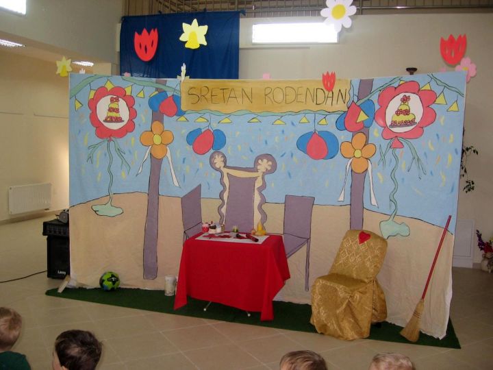 radoznali_palcic_predstava_MKC