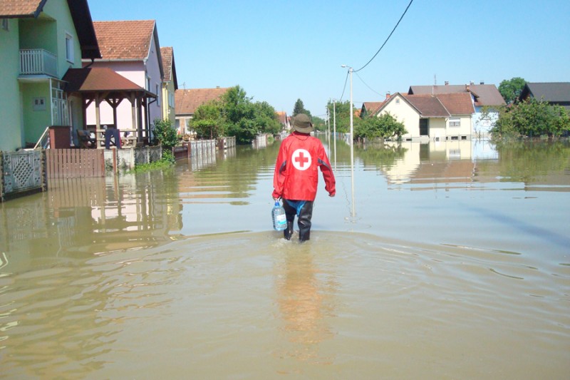 web-dsc05807_Hrvatski_crveni_kriz_volonteri_poplave_pomoc