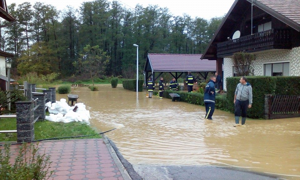 Martina_Valec_Rebic_Antuna_Mihanovica_Pusca_poplava_vode_2014-10-22