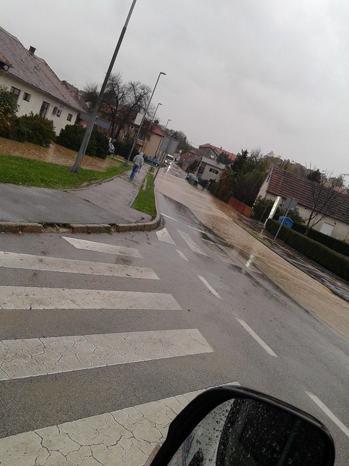 Poplavljena Potočka ulica prema sportskoj dvorani