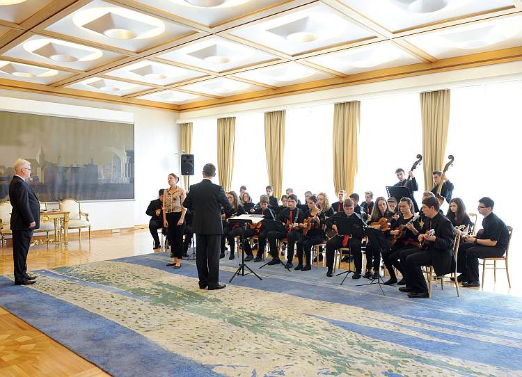 Tamburaški orkestar Glazbene škole  kod predsjednika Republike dr. Ive  Josipovića