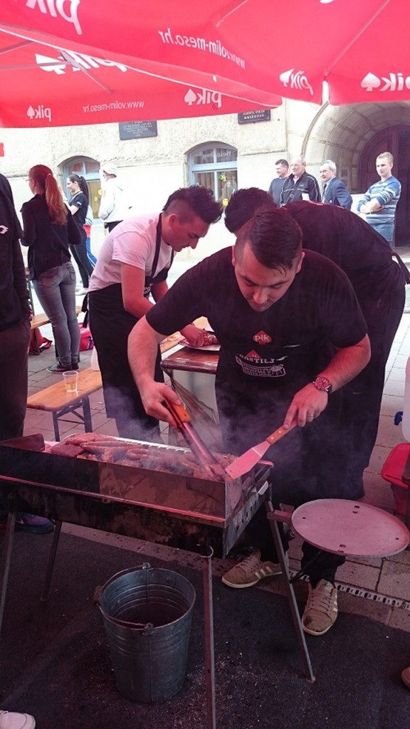 Apostoli drugoplasirani tim_rostiljanje