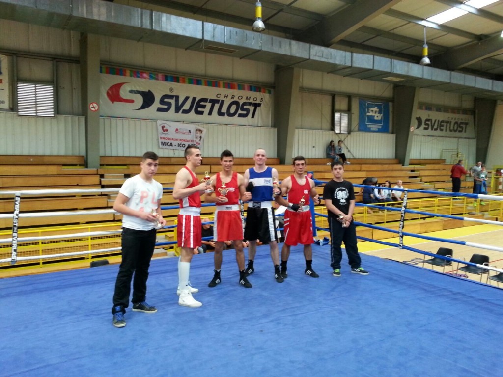 image-e21fb8584d9393d4f82f48d5e84cc3be76ff0a24af94563ca40f52bb222f947a-V_Adrian_Topic_Boks_klub_David_Koprivnica_2015