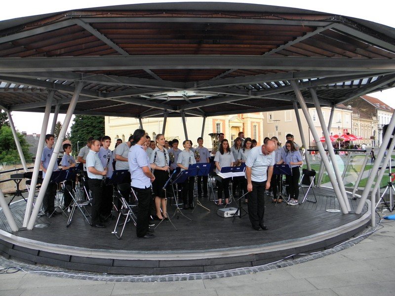Koncert na otvorenom Gradskog puhačkog orkestra Križevci, na POOH festu 7. lipnja 2015. (foto: R.Matić)