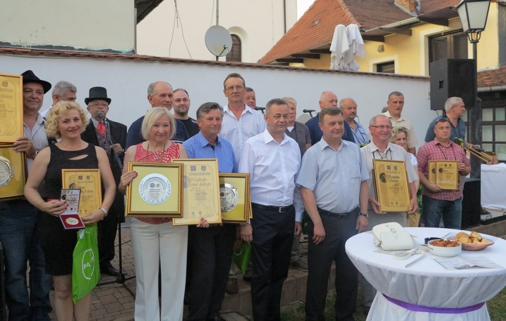 grupna_izlozba_vina_zupanija_spravisce_2015