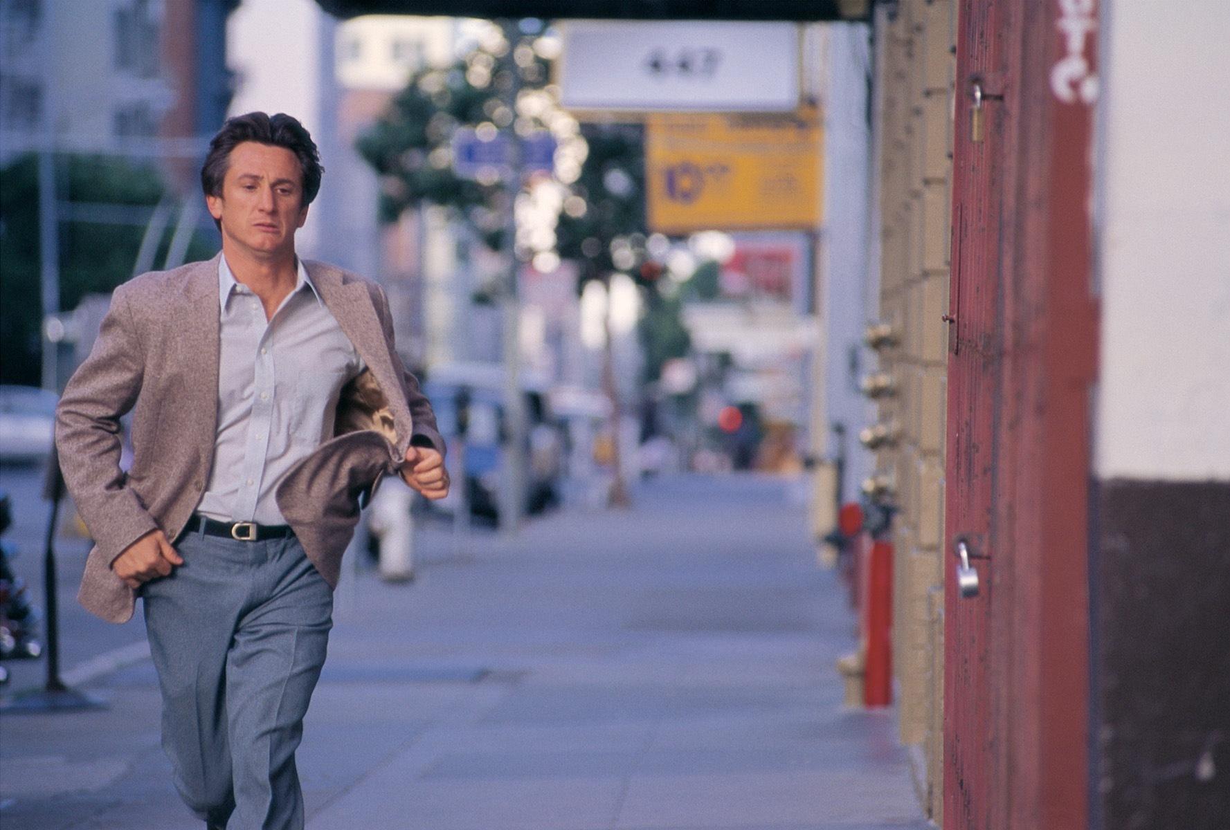 still-of-sean-penn-in-the-assassination-of-richard-nixon-(2004)-large-picture_projekcija_film_MKC