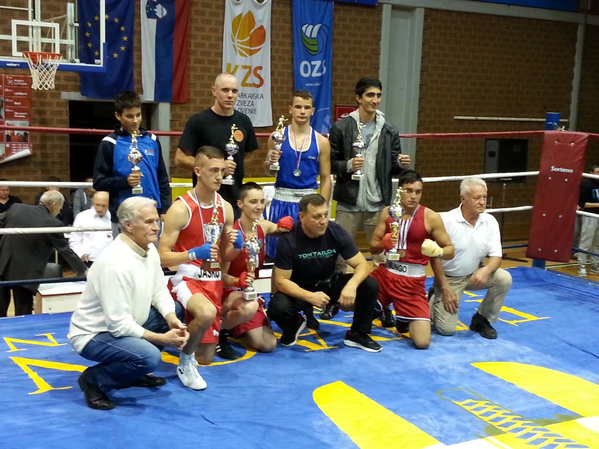 20150926_200814_boks_BK_David_Adrian_Topic