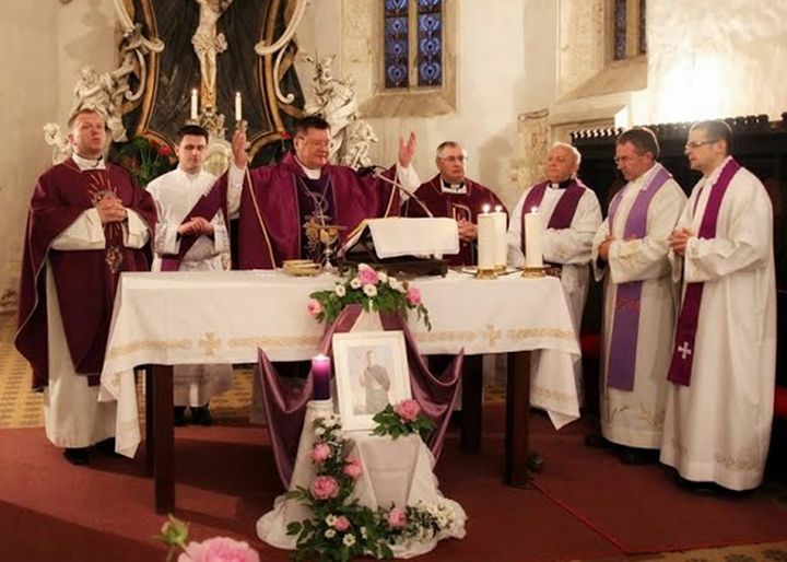 Proslava_Svetog_Kriza_slavlje_misno_crkva