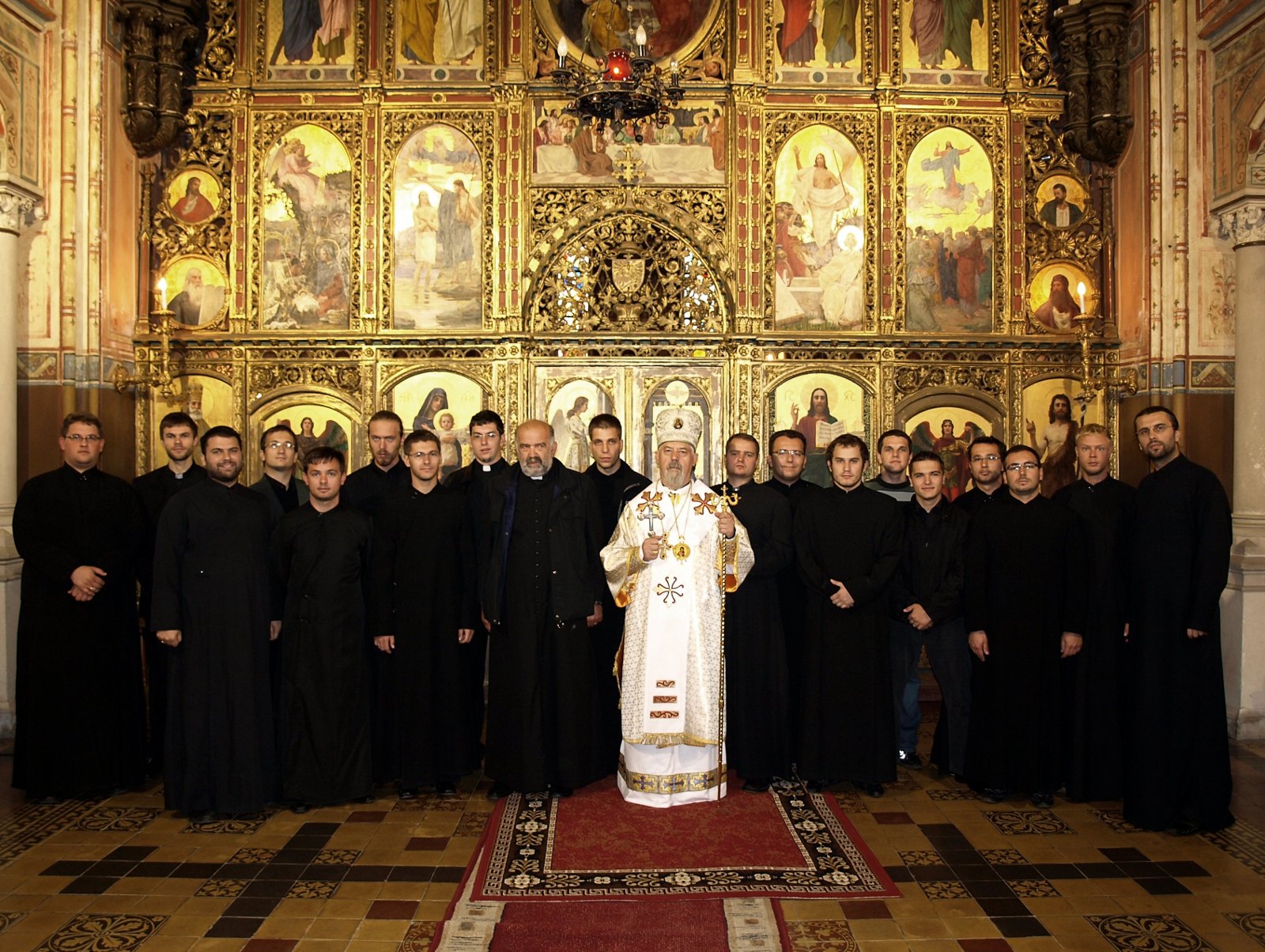 Bogoslovi križevačke eparhije sa svojim vladikom, mons. Nikolom Kekićem na duhovnim vježbama, 2009.