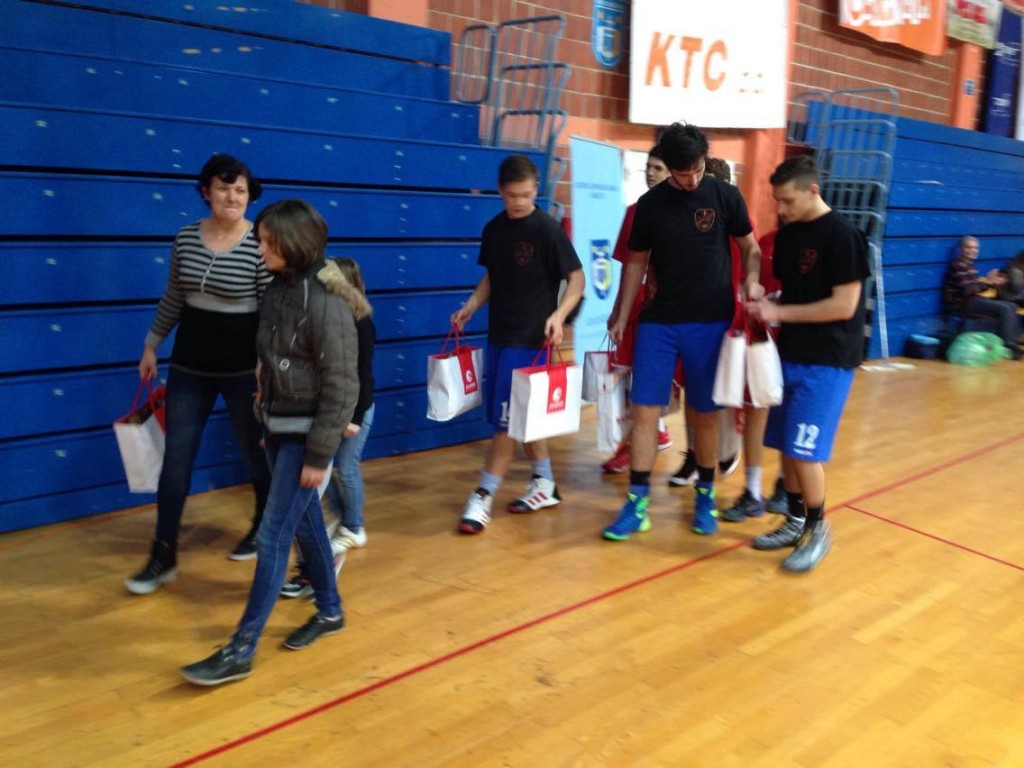 12415910_10153723901326590_790930688_o_humanitarna_kosarka_Radnik_Cedevita_2015