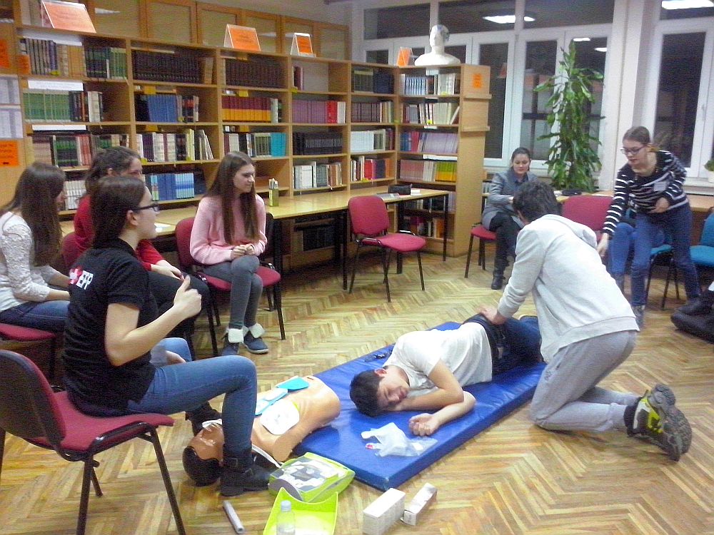 CAM04637_edukacija_prva_pomoc_trauma_gimnazija