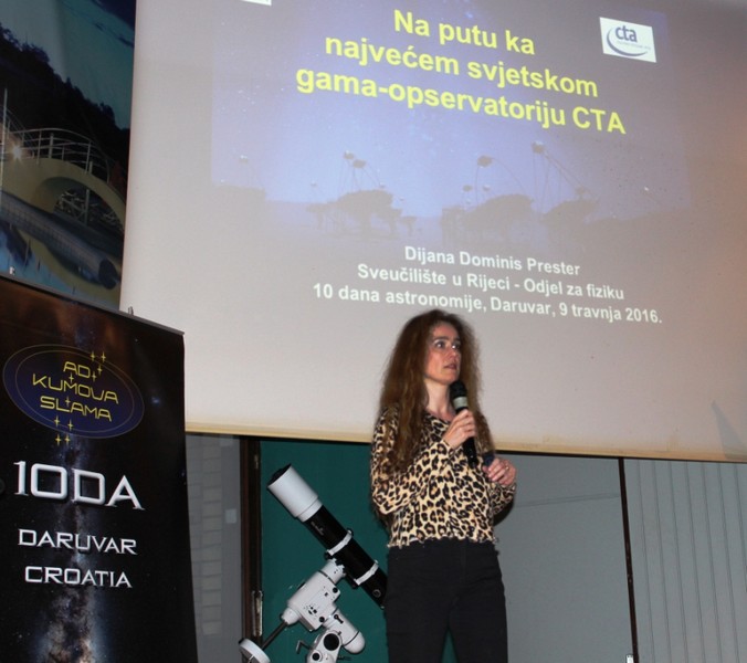 Prof. dr. sc. Dijana Dominis Prester na festivalu '10 dana astronomije u Daruvaru 9. travnja 2016. (foto Martin Vujić)