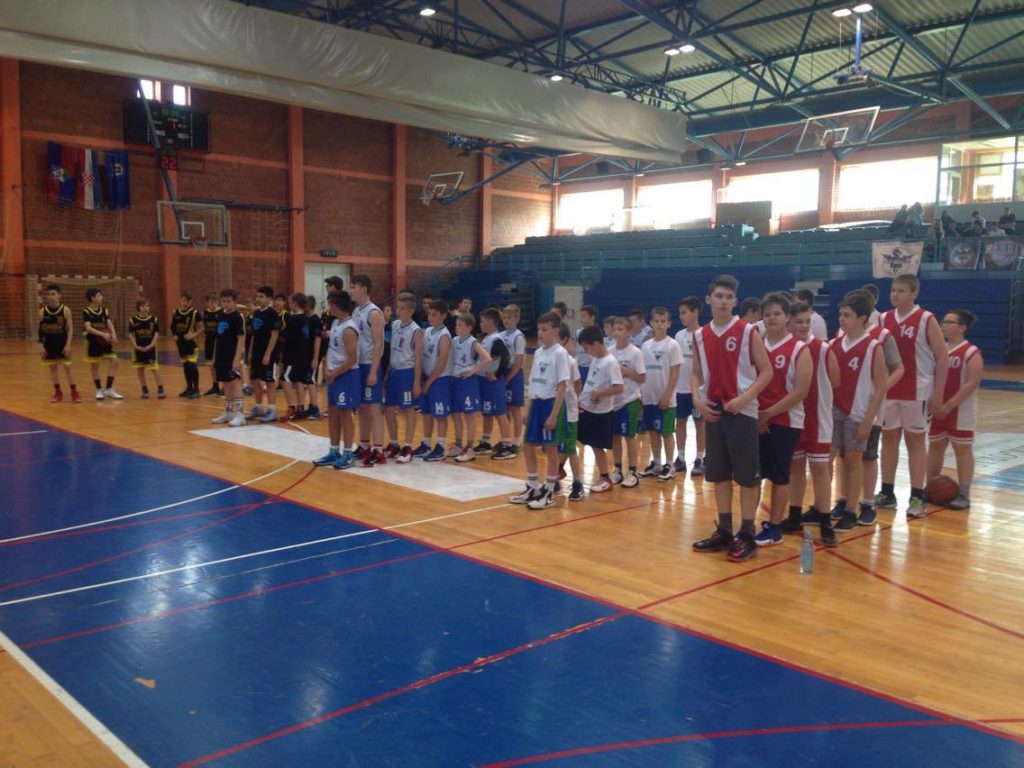 13214905_10154100538161590_2106622384_o_OS_Sveti_Petar_Orehovec_drzavna_poluzavrsnica_kosarka_prvaci_2016