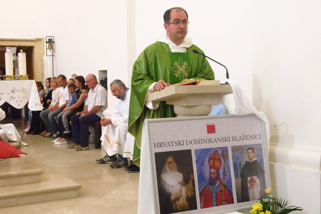 002 Fr. Anto Gavrić propovijeda Dani hrvatskih svetaca i blaženika