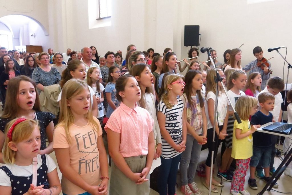 003 Dječji zbor župe sv. Ane Dani hrvatskih svetaca i blaženika