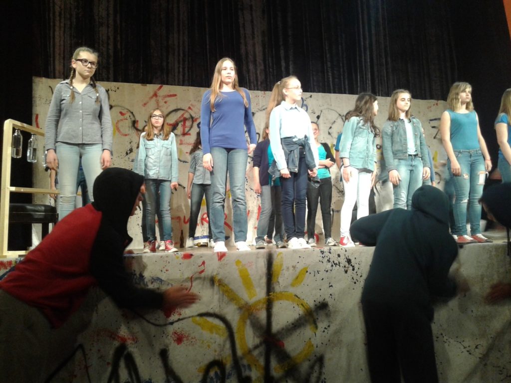 1-20160520-180502_zeljka_Sunjic_predstava_skola_bjelovar