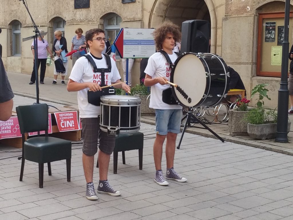 20160601_180337_prosvjed_podrske_Hrvatska_moze_bolje_cjelovita_kurikularna_reforma_Udruga_POINT_Krizevci