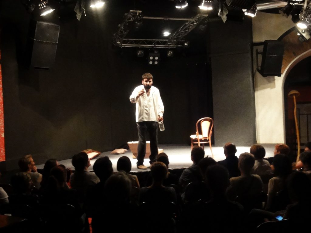 DSC05280_teatar_kvark_tomislav_hrebak_o_stetnosti_duhana_sampanjac