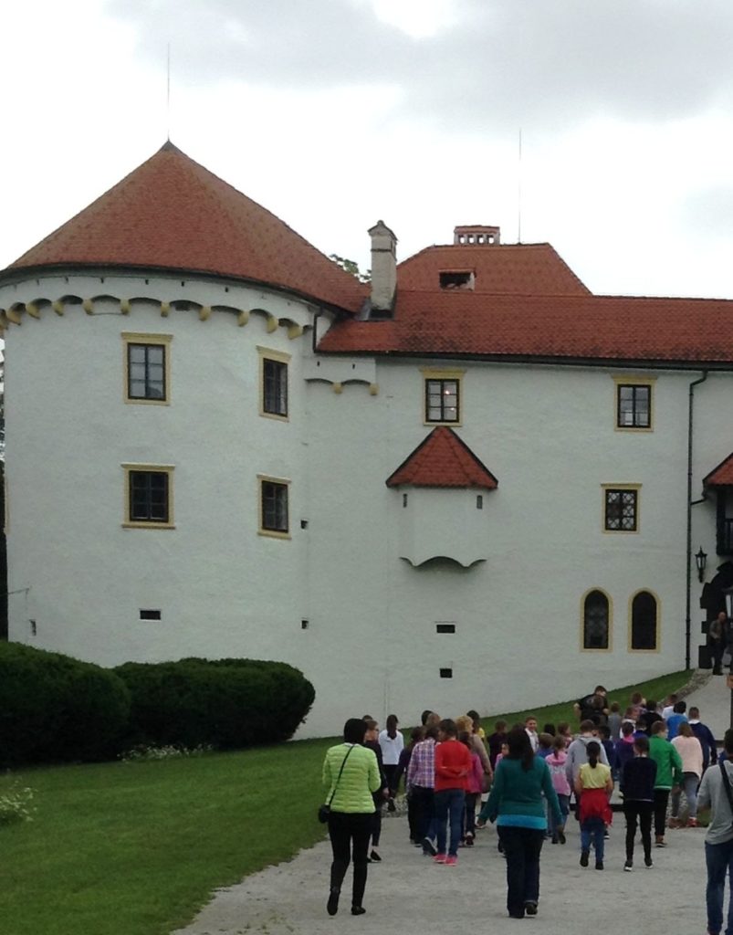 Dolazak u dvorac OŠ Ljudevita Modeca Čitanje ne poznaje granice