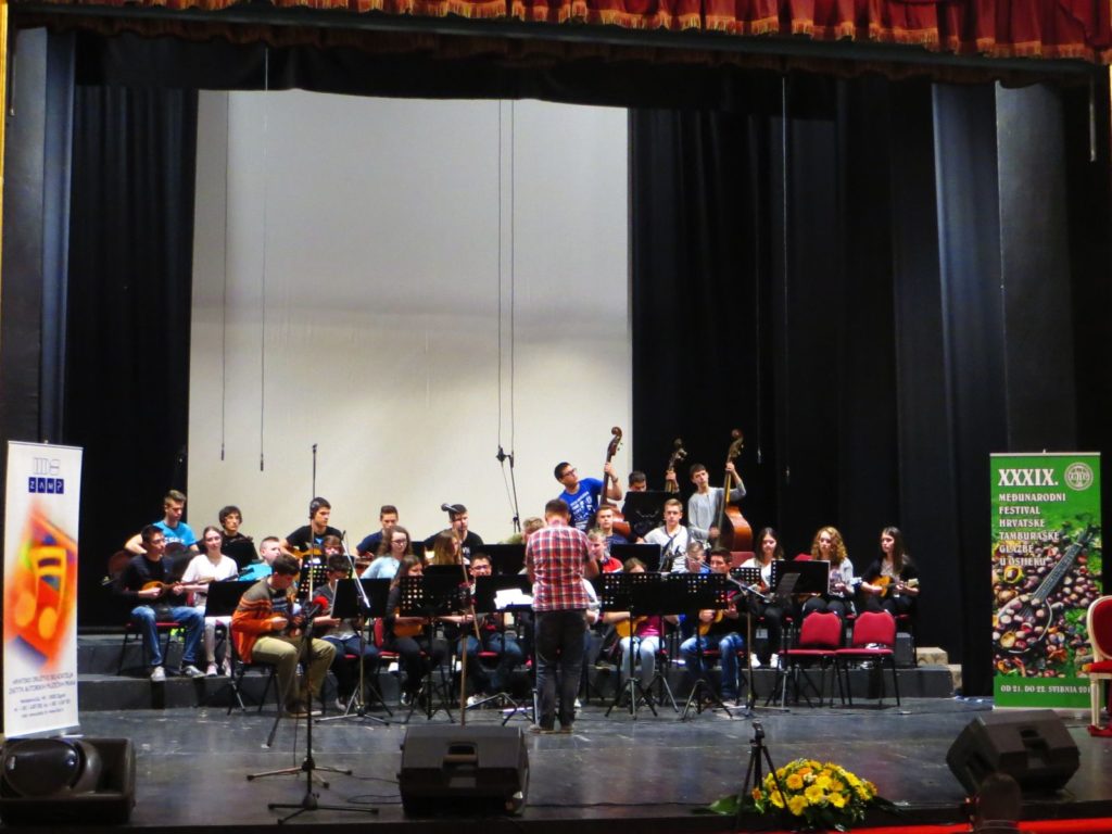 IMG_3071_Tamburaski_orkestar_glazbena_skola_zlatna_plaketa_pajo_kolaric_osijek