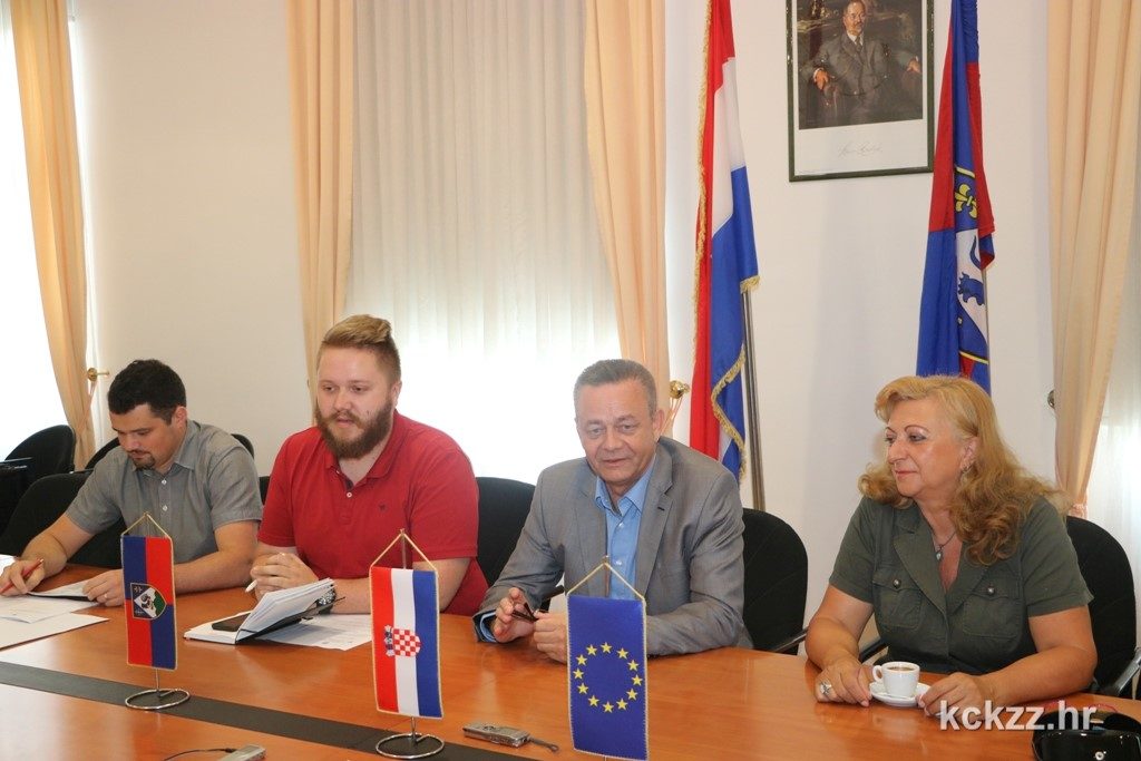 IMG_8596m Infodesk informativni centar za mlade Udruga Glas mladih Zupanijski savjet mladih