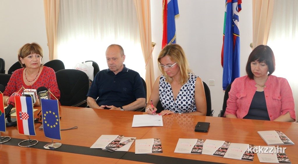 IMG_9059m Međunarodni festival folklora Iz bakine škrinje