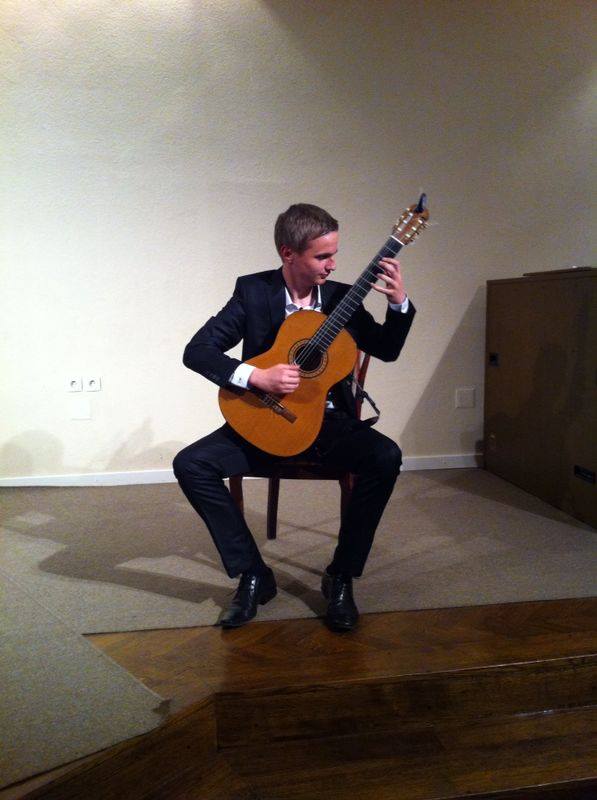 14080958_10208590161404288_655388972_n_Luka_Lovrekovic_klasicna_gitara_maturalni_koncert