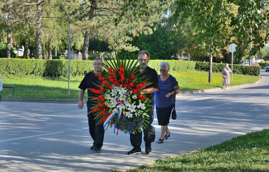 CSC_0450_Dan_pobjede_i_domovinske_zahvalnosti_Oluja_2016_polaganje_vijenaca