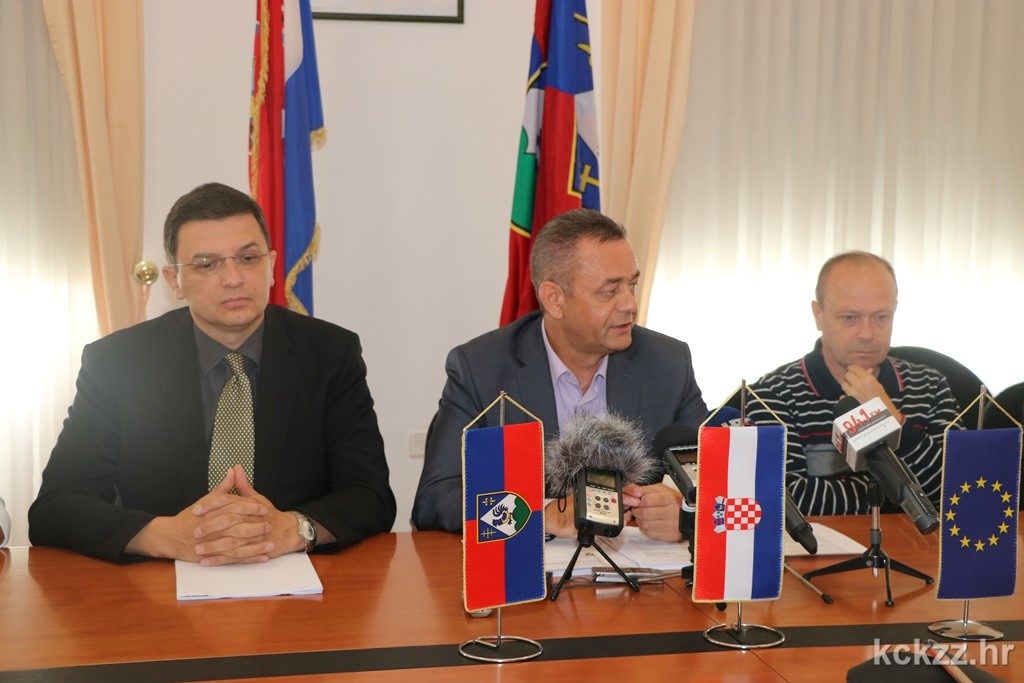 IMG_1010_izvanredna_tiskovna_konferencija_zupan_Koren