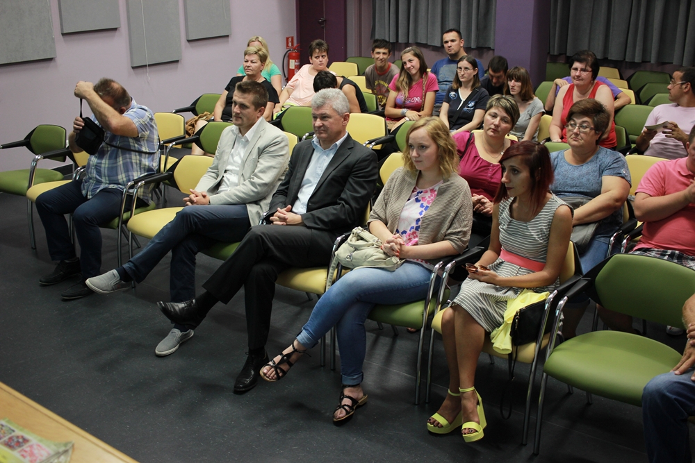 IMG_6440_rukom_pod_ruku_zavrsna_konferencija_projekt_udruga_maslacak