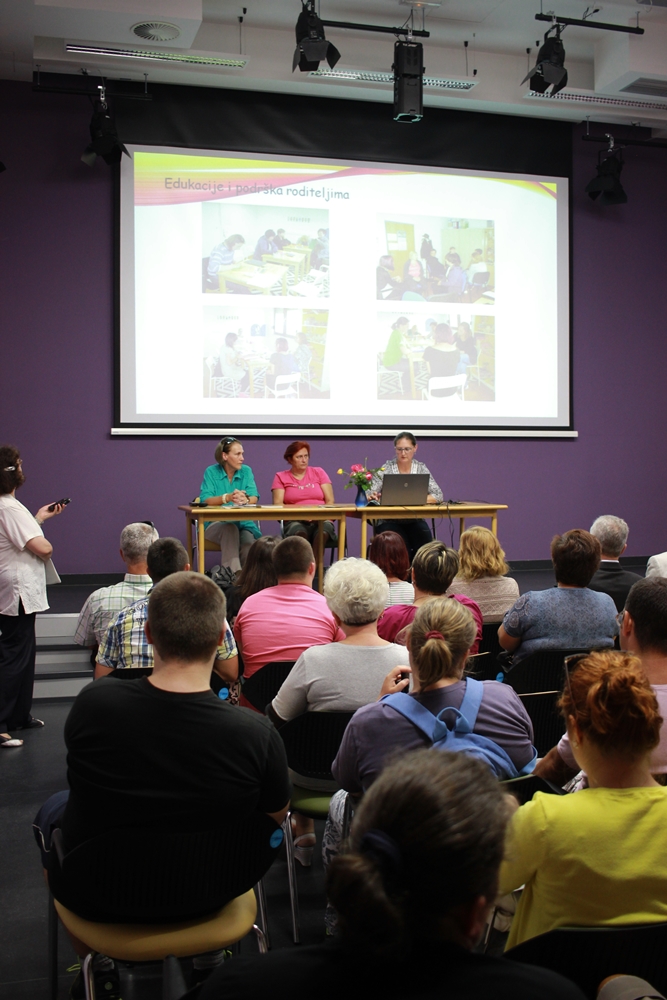 IMG_6452_rukom_pod_ruku_zavrsna_konferencija_projekt_udruga_maslacak