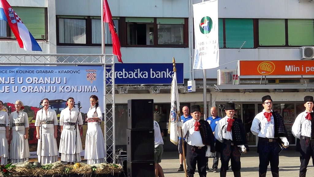 Velika-Gorica-26-28-09-2016-Saša-Višak-na-otvorenju-podizanje-zastave-orača_drzavno_natjecanje_oranje_Sasa_Visak_Zoran_Radicek