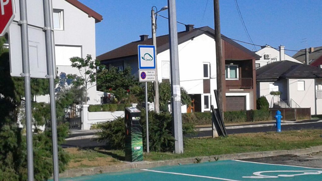 photo_2016-08-02_09-48-32_ELEN_punionica_elektricna_vozila_Billa