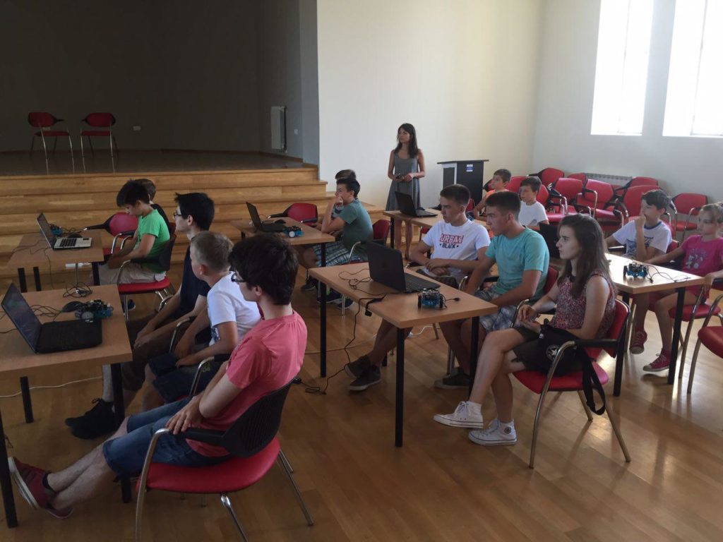photo_2016-08-09_10-14-57_STEM_auto_Croatian_Makers_robotika_IRIM_by_Mario_Rajn