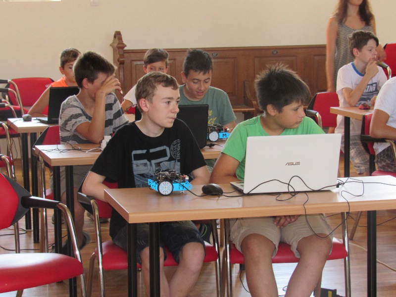 robotika2_Croatian_Makers_robotika_STEM_auto_Krizevci_by_krizevci_hr
