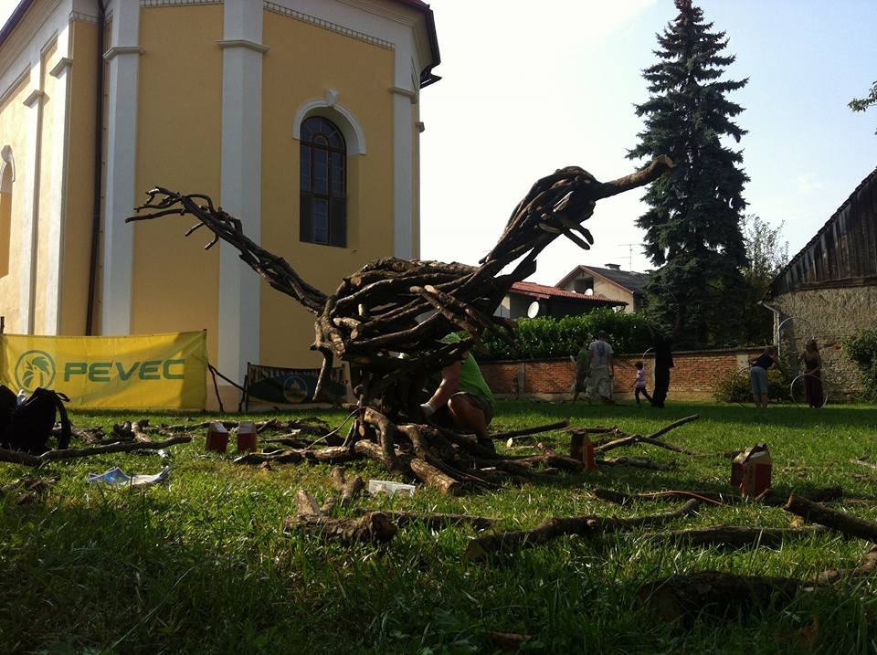 14322230_10209239833625102_7367205087762887132_n_festival_granje_2016_freshwood_sculptures
