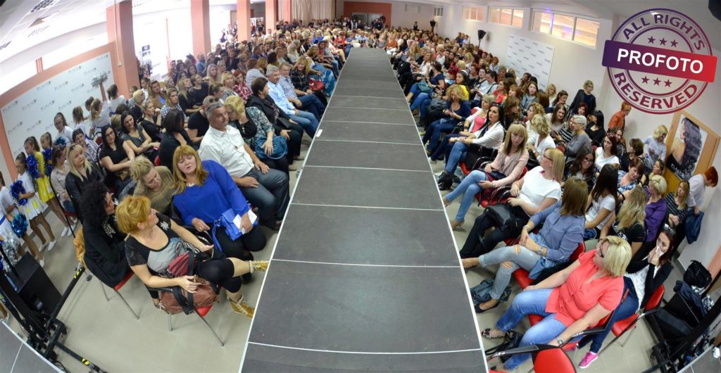 14445046_1364964140183440_2872586317510841371_o_-black_professional_hair_show_frizerland_by_profoto_studio