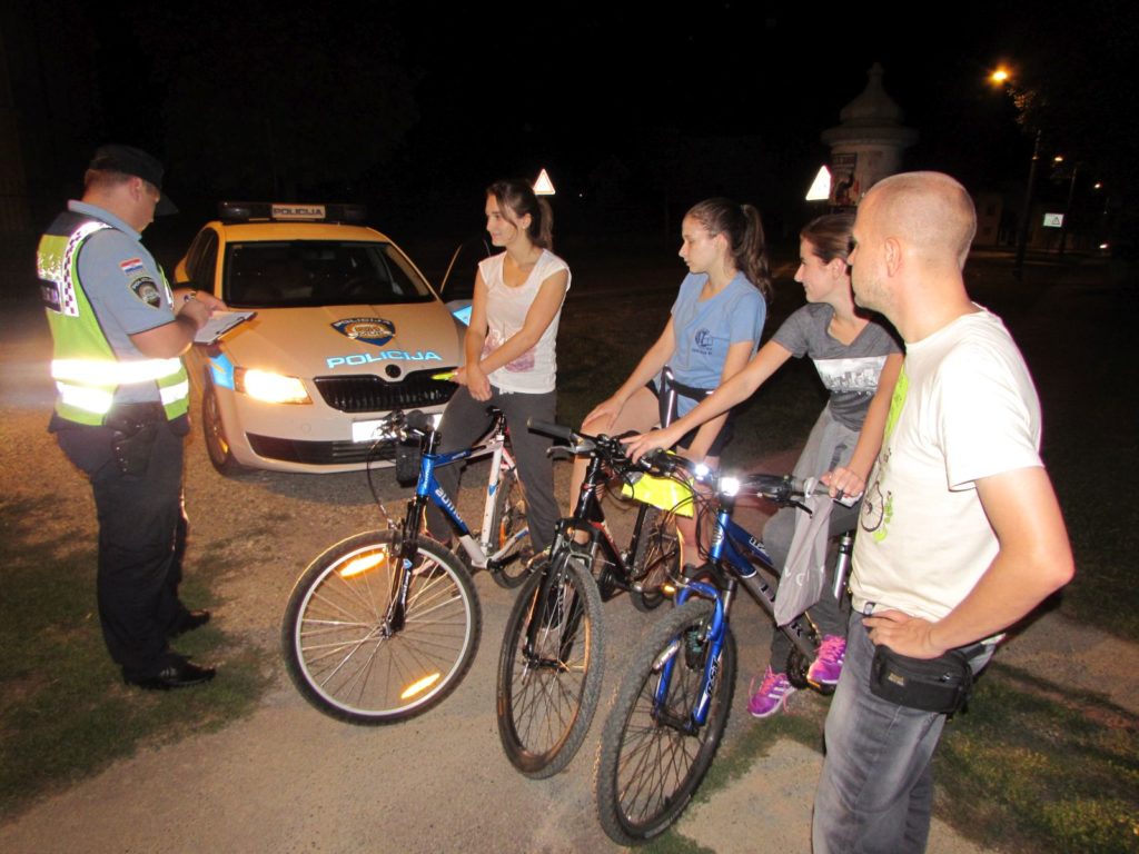 IMG_6476_Osvijetli_se_akcija_svjetla_bicikli_prsluci_KUB_POINT_Policija