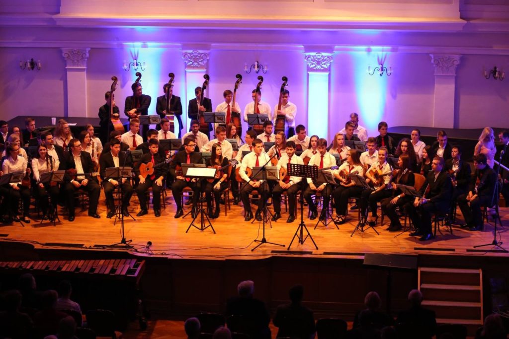 tamburaski-orkestar_glazbeni_memorijal_tamburasi